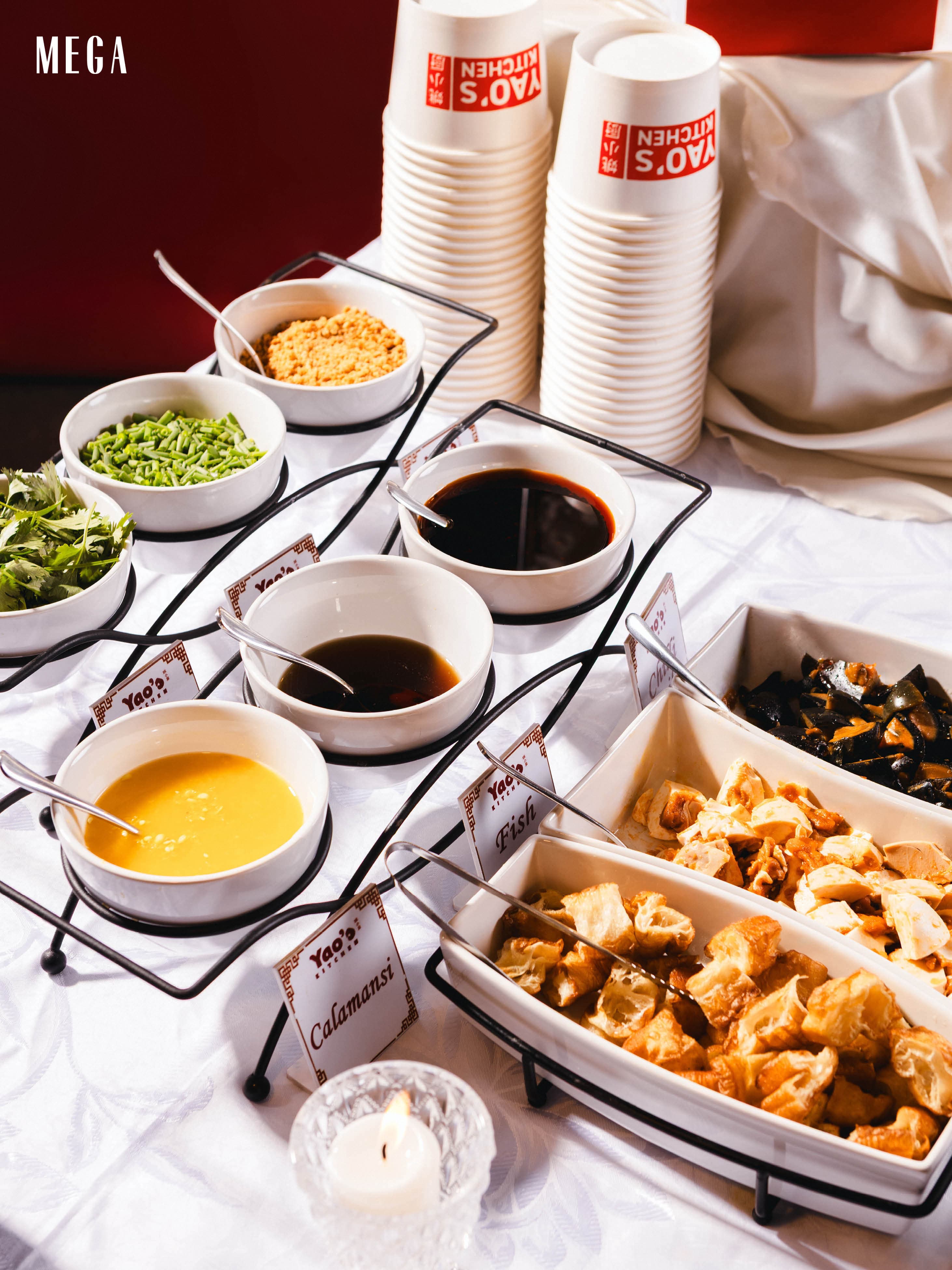 Toppings and condiments bar